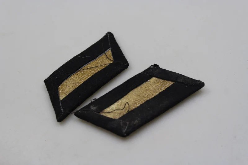 Repro-Paar offizieller WH-Insignien aus dem 2. Weltkrieg