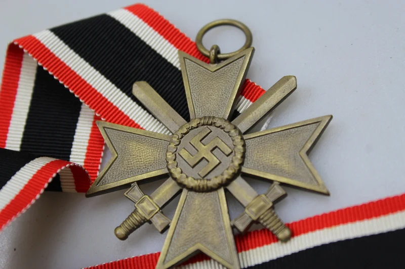 Verdienstkreuz mit Schwertern zweiter Klasse