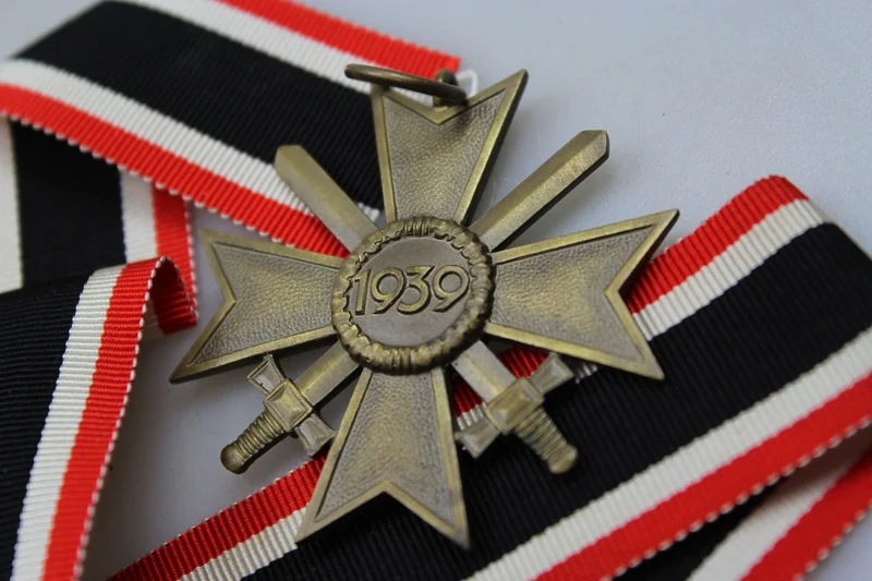 Verdienstkreuz mit Schwertern zweiter Klasse