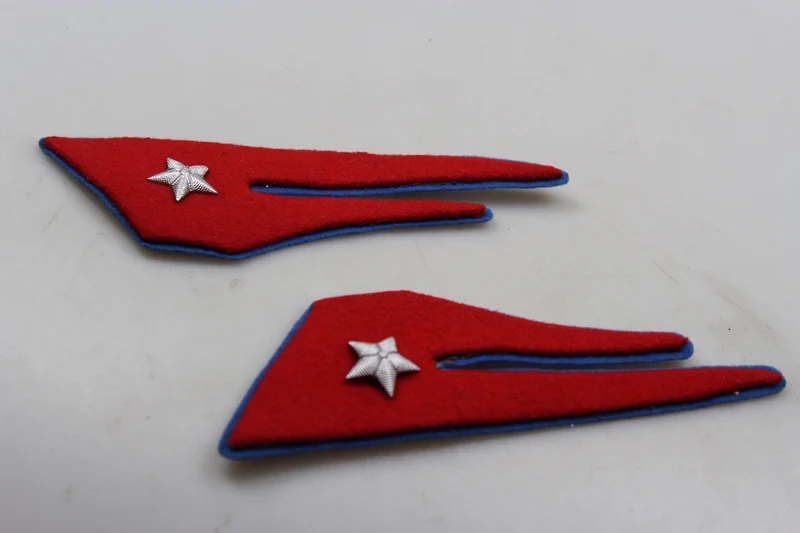 Paar offizielle M.34 REI-Insignien aus dem 2. Weltkrieg
