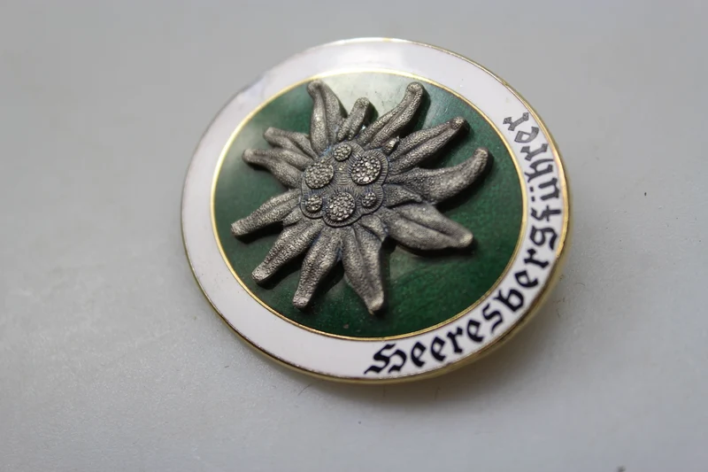 Replik einer Bergführer-Brosche