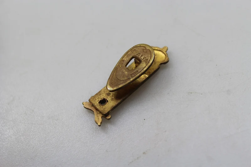 REI WW 2 Artillery Sten Emaille Pin