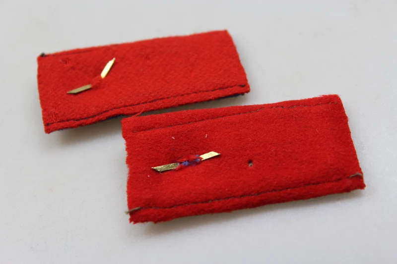 Paar offizielle REI-Insignien aus dem 2. Weltkrieg