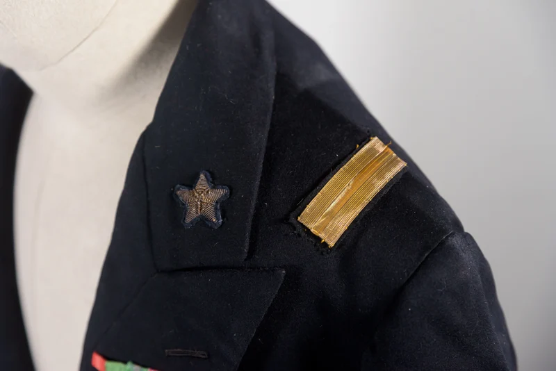 Smoking für Offiziere der Royal Navy aus der Zeit vor dem 2. Weltkrieg