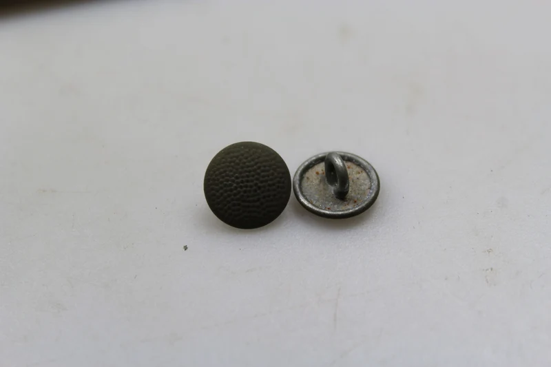 Riesige Nr. 24 14 mm WH WW 2 Knöpfe