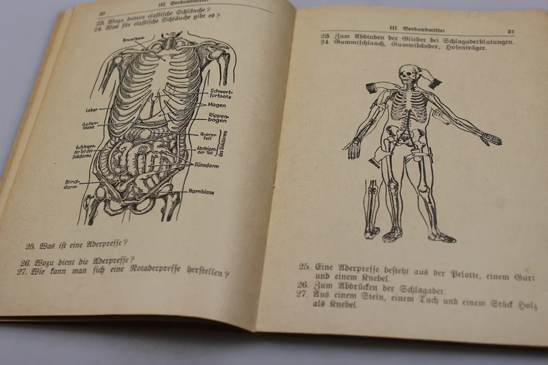 DRK-Taschenhandbuch - 1941
