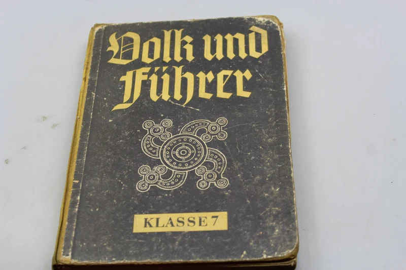 „Volk und Führer“ – Schulbuch von 1941