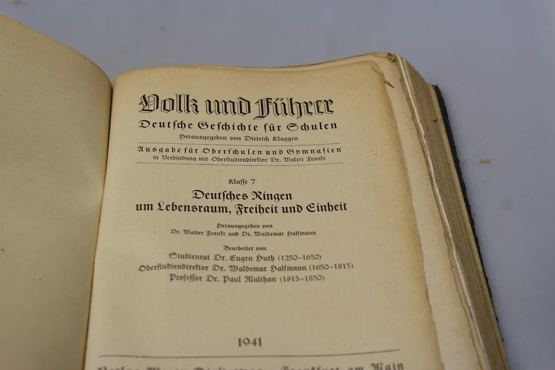 „Volk und Führer“ – Schulbuch von 1941