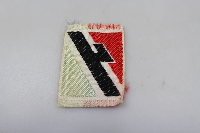 Brustschmuck für junge und zierliche italienische Frauen