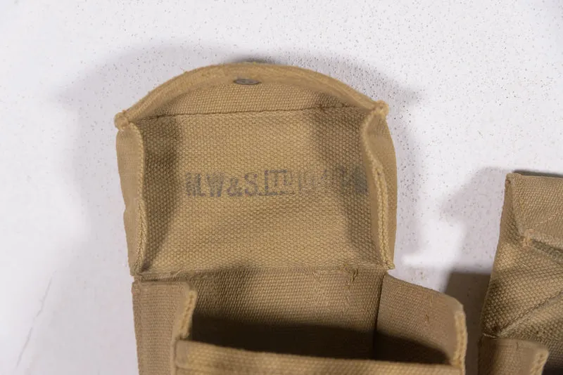 Ein Paar britische Magazintaschen aus dem Zweiten Weltkrieg