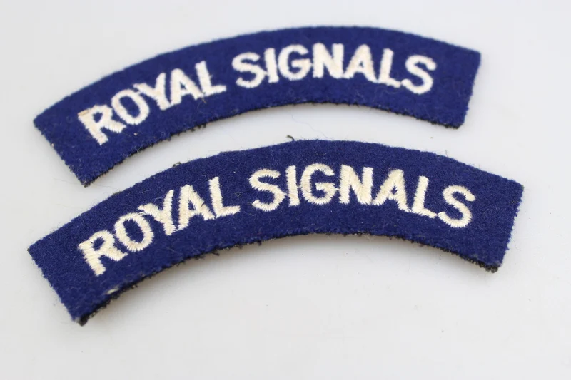 Paar Abzeichen der Royal Signals aus dem Zweiten Weltkrieg