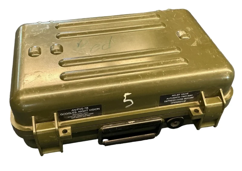US Army AN/PVS-7B Hartschalen Transportkoffer Box Olive Drab