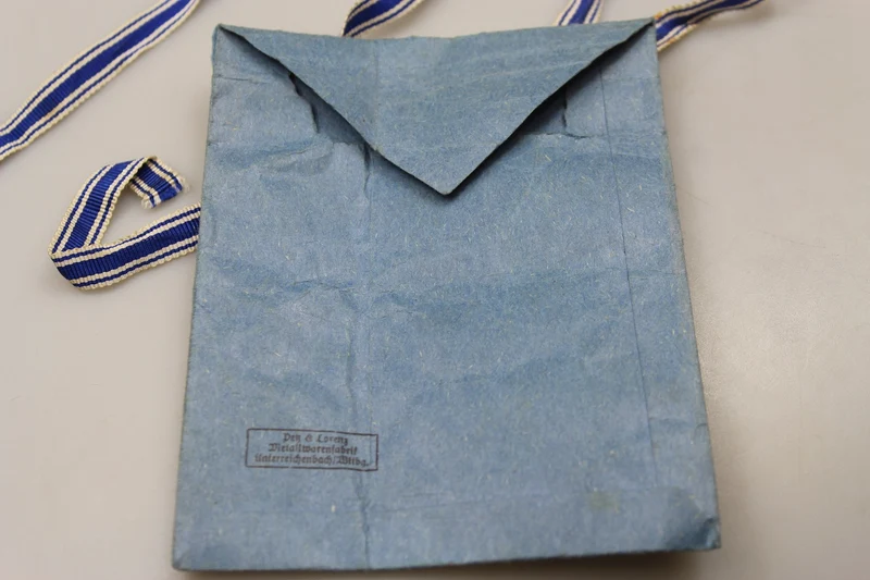 Mutterkreuz 2. Klasse „silber mit Papierumschlag“