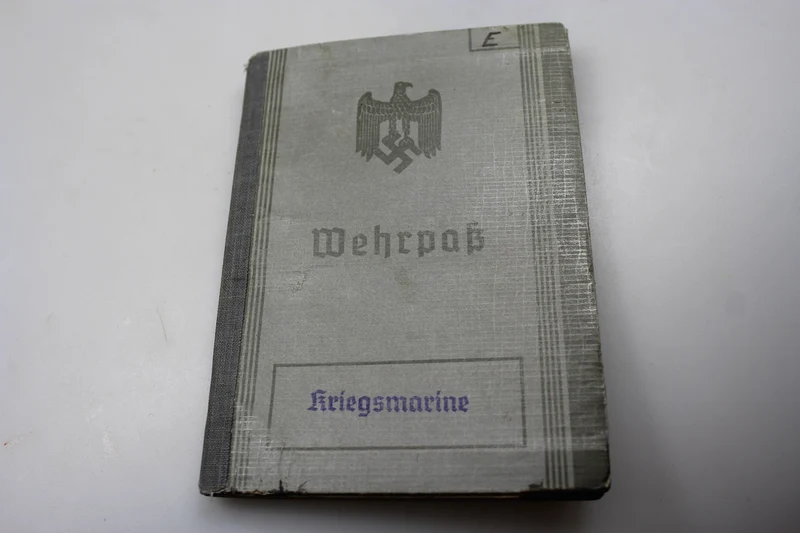Wehrpass Kriegsmarine mit WW1-Kennzeichen