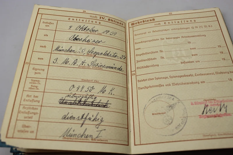 Wehrpass Kriegsmarine mit WW1-Kennzeichen