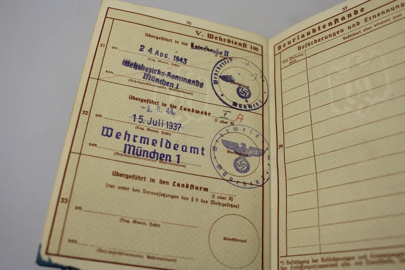 Wehrpass Kriegsmarine mit WW1-Kennzeichen
