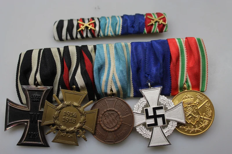 Spange-Medaillen aus dem 1. Weltkrieg mit Bandnadel