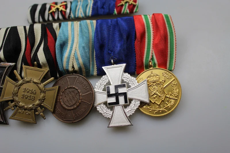Spange-Medaillen aus dem 1. Weltkrieg mit Bandnadel