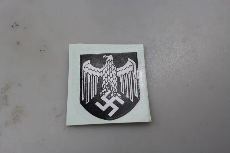 Reproduktion des Aufklebers für einen Heereshelm