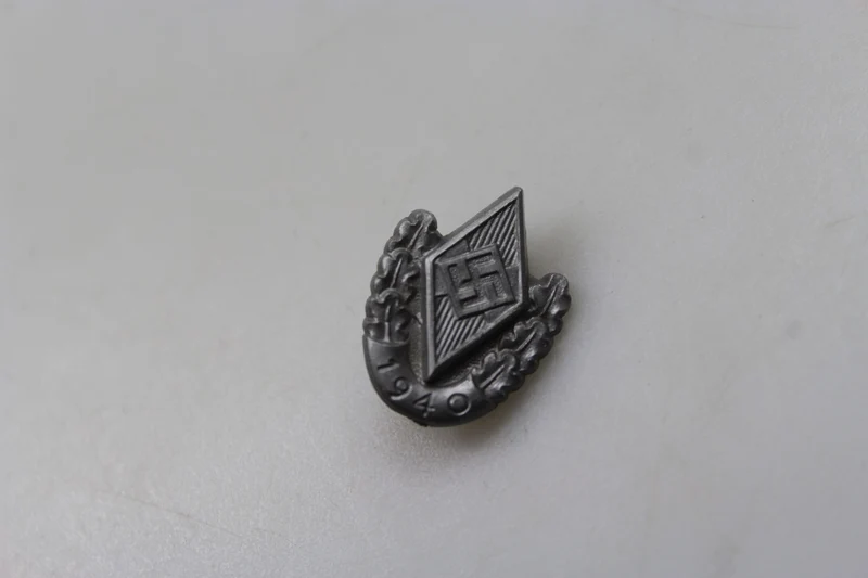 HJ-Anstecknadel, Jahrgang 1940