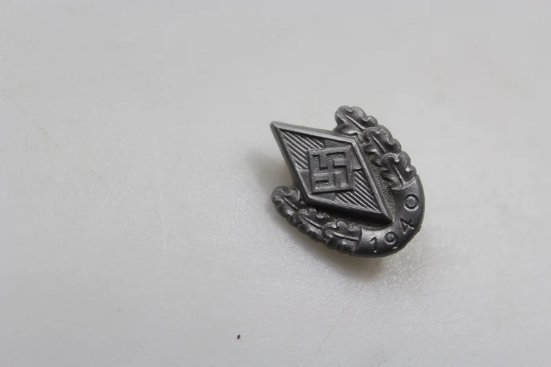 HJ-Anstecknadel, Jahrgang 1940