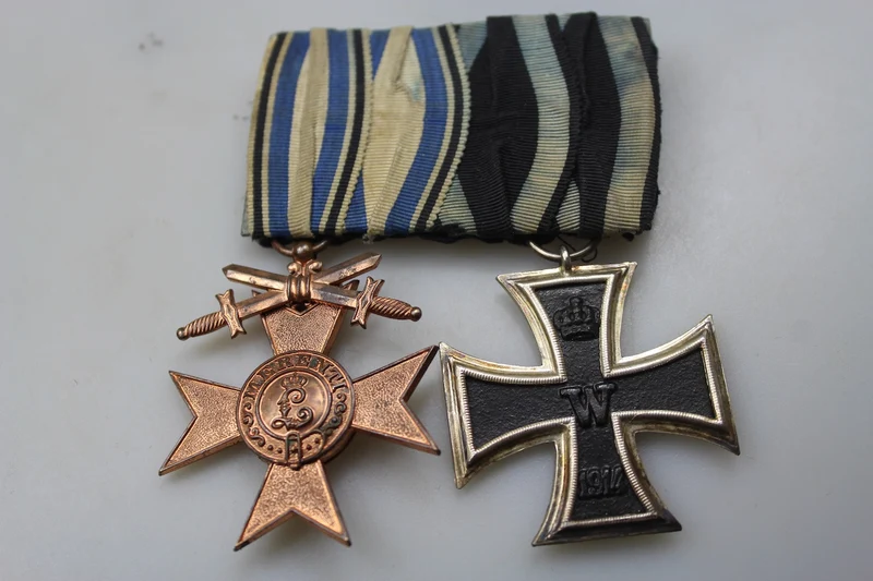 Spange mit zwei Auszeichnungen aus dem Ersten Weltkrieg