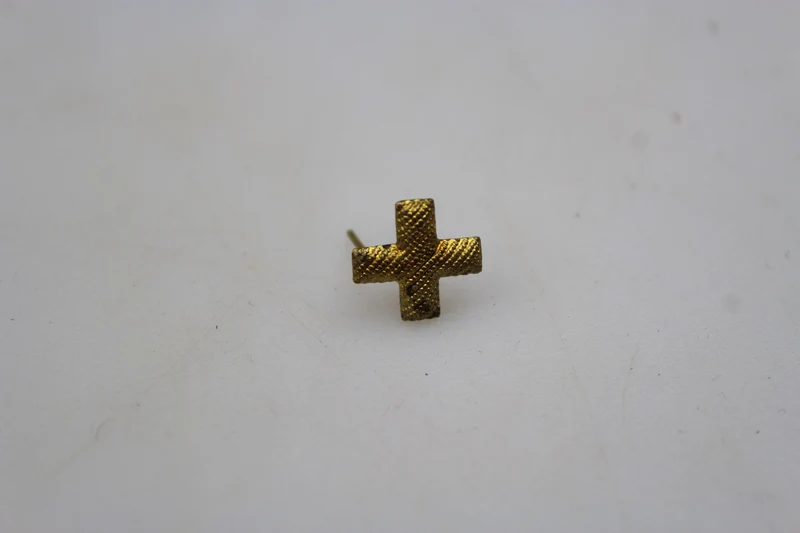 „Außerkörperliches“ Kreuz für Mützenabzeichen 34 REI WW2