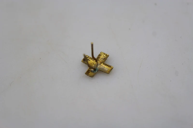 „Außerkörperliches“ Kreuz für Mützenabzeichen 34 REI WW2