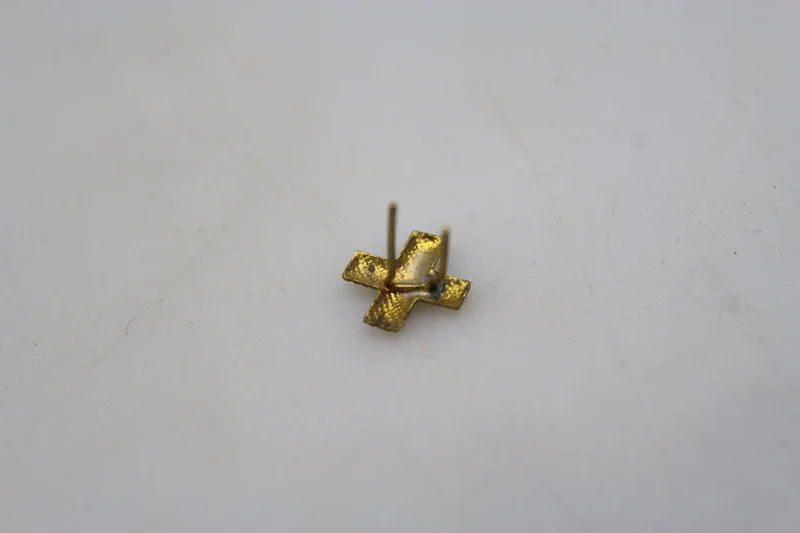 „Außerkörperliches“ Kreuz für Mützenabzeichen 34 REI WW2