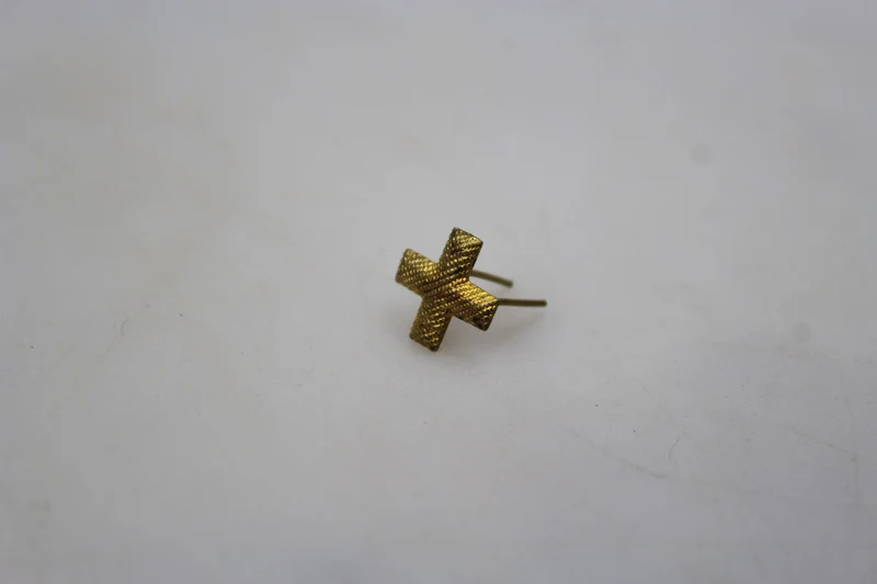 „Außerkörperliches“ Kreuz für Mützenabzeichen 34 REI WW2