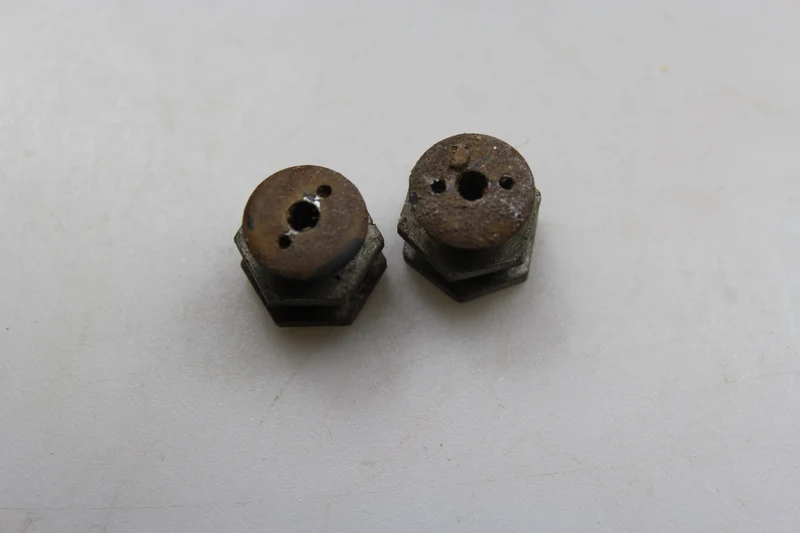Reproduktion der Nieten für Fallschirmjägerhelm M.38 WL aus dem Zweiten Weltkrieg