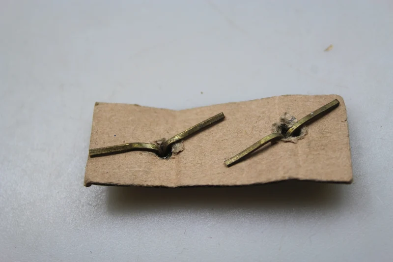 Paar Knöpfe für die Offiziersmütze M.34 RA aus dem Zweiten Weltkrieg