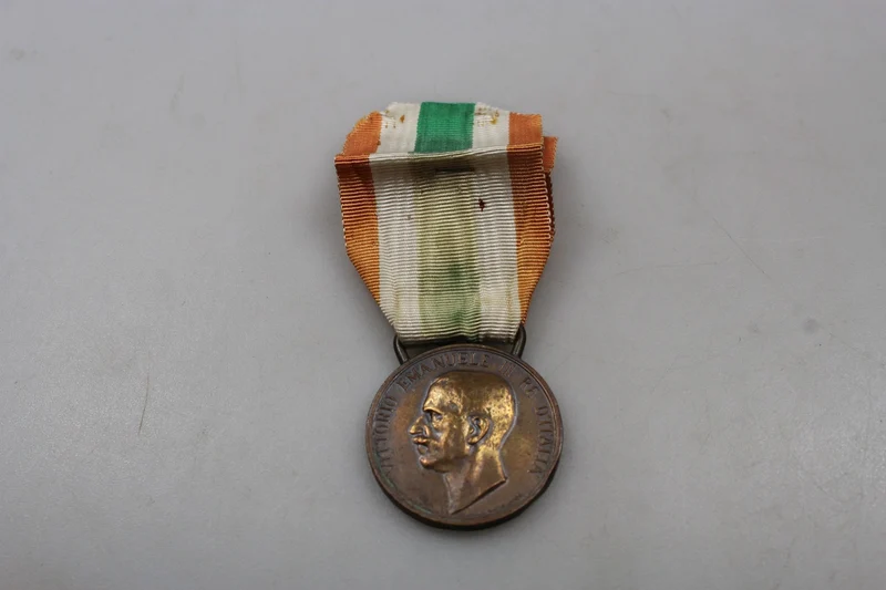 Medaille der italienischen Einheit (1848–1918) mit Band. Gebraucht, guter Zustand.