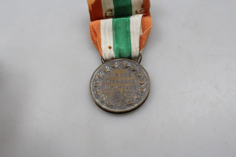Medaille der italienischen Einheit (1848–1918) mit Band. Gebraucht, guter Zustand.