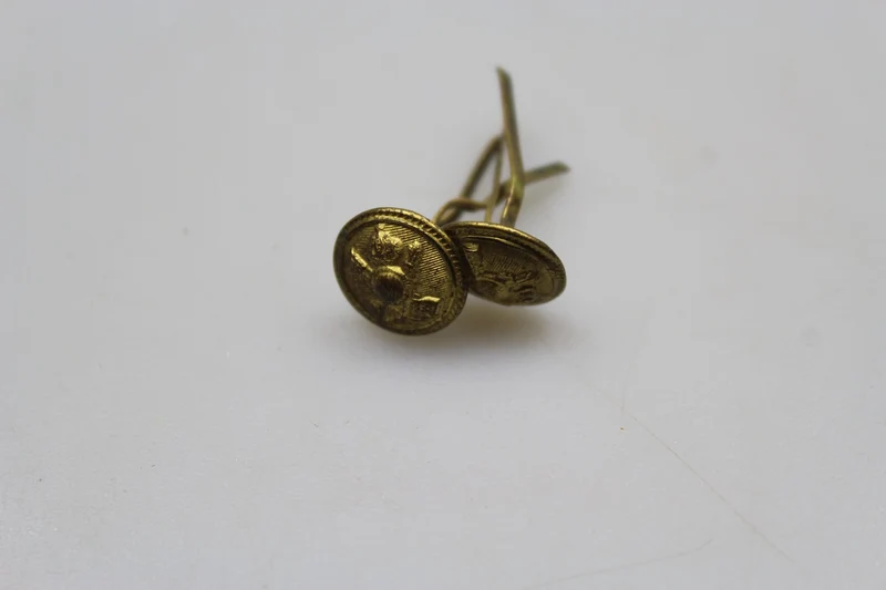 Paar M.34 REI Infanterieoffiziersmützenknöpfe