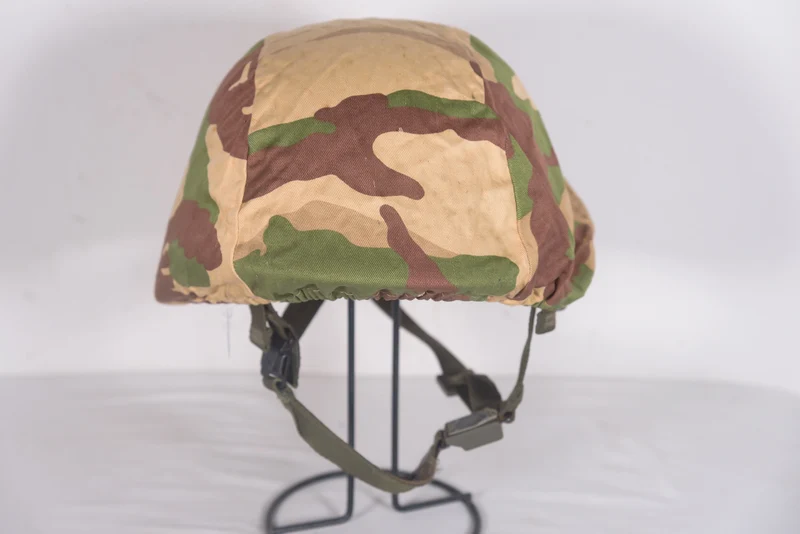 Kevlarhelm aus den 90er Jahren, EI (außer Dienst gestellt), Modell FA Bk - 3 S, kroatischer Vertrieb