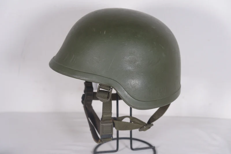 Kevlarhelm aus den 90er Jahren, EI (außer Dienst gestellt), Modell FA Bk - 3 S, kroatischer Vertrieb