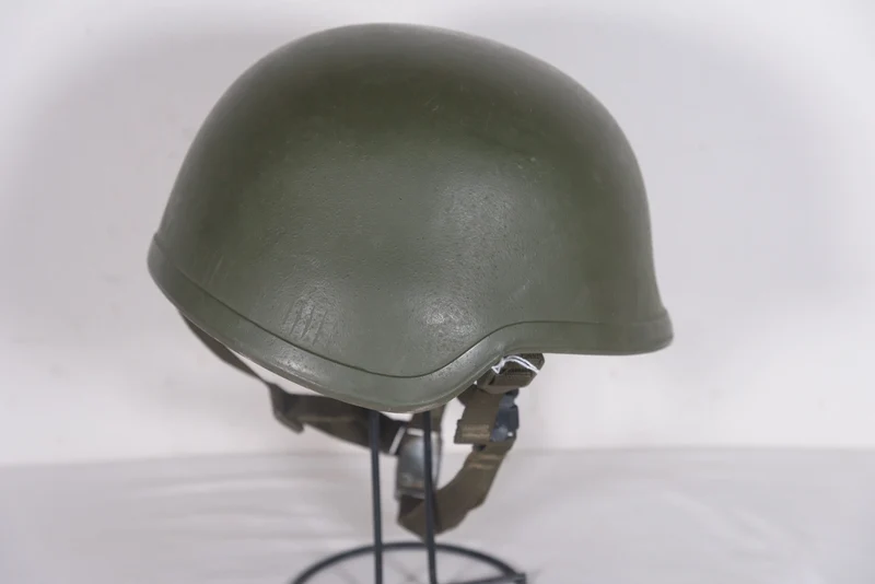 Kevlarhelm aus den 90er Jahren, EI (außer Dienst gestellt), Modell FA Bk - 3 S, kroatischer Vertrieb