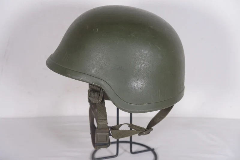 Kevlarhelm aus den 90er Jahren, EI (außer Dienst gestellt), Modell FA Bk - 3 S, kroatischer Vertrieb