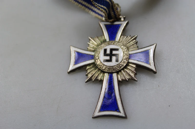 Mutterkreuz 2. Klasse „Silber“