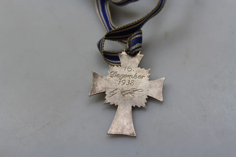 Mutterkreuz 2. Klasse „Silber“