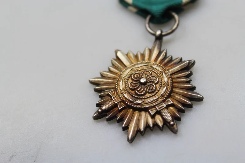 Ostvolksmedaille „Gold“ 1. Klasse mit Schwertern