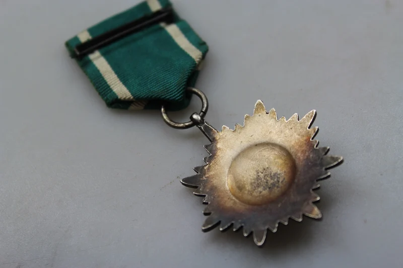 Ostvolksmedaille „Gold“ 1. Klasse mit Schwertern