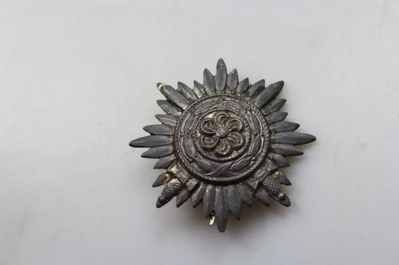 Ostvolksabzeichen mit „Silbernen“ Schwertern 1. Klasse