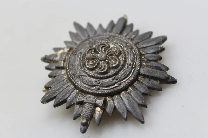Ostvolksabzeichen mit „Silbernen“ Schwertern 1. Klasse