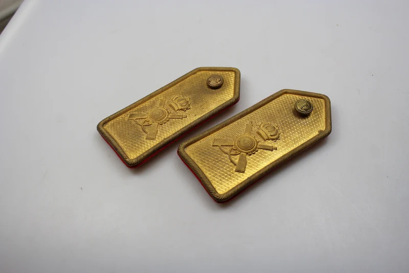 M.34-Schulterpolster mit WW2-Goldplatte