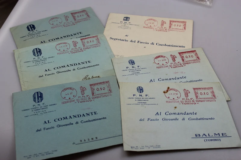 Nr. 6 Umschläge mit der Überschrift „PNF Fasci di Combattimento di Torino“.