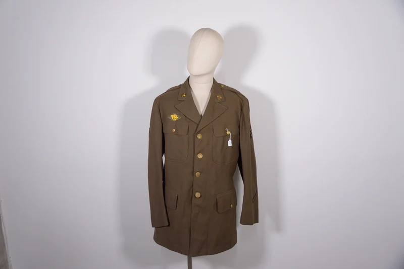 Dienstjacke mit vier Taschen aus dem 2. Weltkrieg