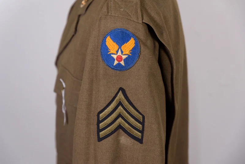 Dienstjacke mit vier Taschen aus dem 2. Weltkrieg