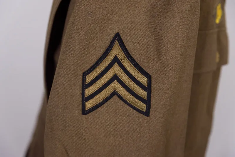 Dienstjacke mit vier Taschen aus dem 2. Weltkrieg
